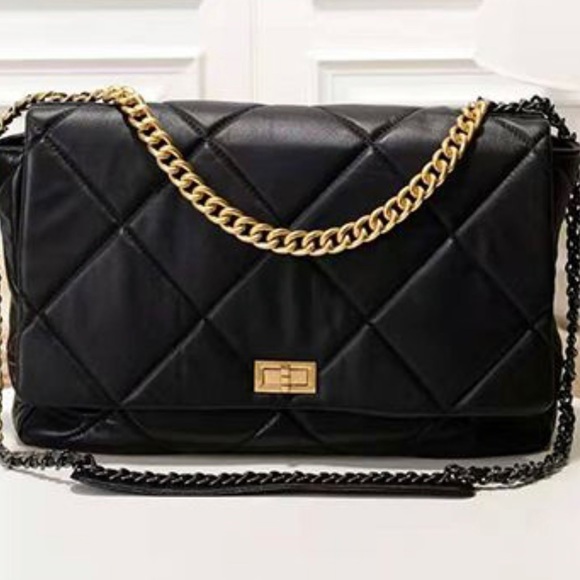 baginc Handbags - Quilted leather bag with chain